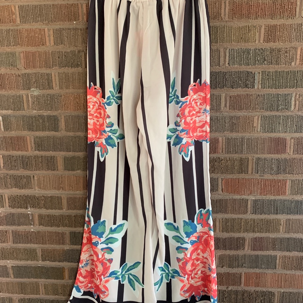(NEVER WORN) Flying Tomato Black & White Striped Coral Floral Print Pants